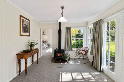 Photo of property in 11 Karaka Grove, Waikanae, 5036