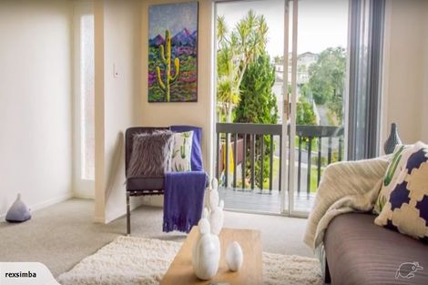 Photo of property in 2/20 Malters Place, Browns Bay, Auckland, 0630