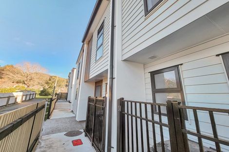 Photo of property in 4/31 Wainuiomata Road, Wainuiomata, Lower Hutt, 5014