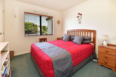 Photo of property in 2/8 Knott Road, Stanmore Bay, Whangaparaoa, 0932