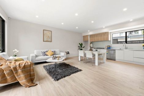 Photo of property in 37c Kingdale Road, Henderson, Auckland, 0610