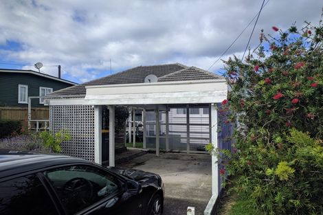 Photo of property in 2/28 Neal Avenue, Glenfield, Auckland, 0629
