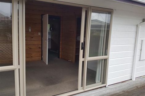 Photo of property in 3 Veale Road, Frankleigh Park, New Plymouth, 4310