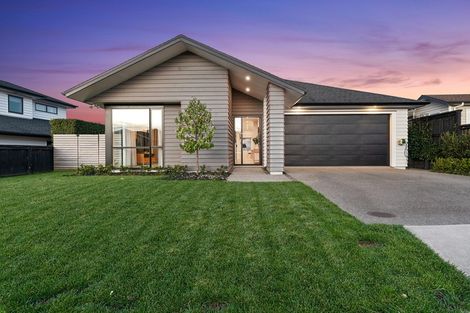 Photo of property in 33 Pohutukawa Parade, Riverhead, 0820