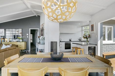 Photo of property in 1 Besley Place, Acacia Bay, Taupo, 3330