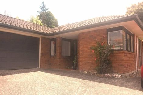 Photo of property in 17 Copplestone Place, New Lynn, Auckland, 0600