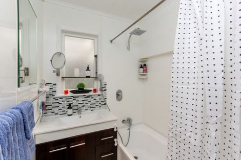 Photo of property in 16 Kenmore Street, Westown, New Plymouth, 4310