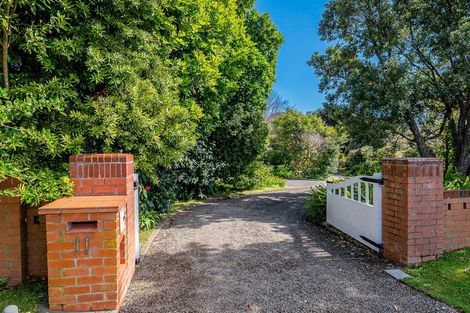 Photo of property in 11 Karaka Grove, Waikanae, 5036