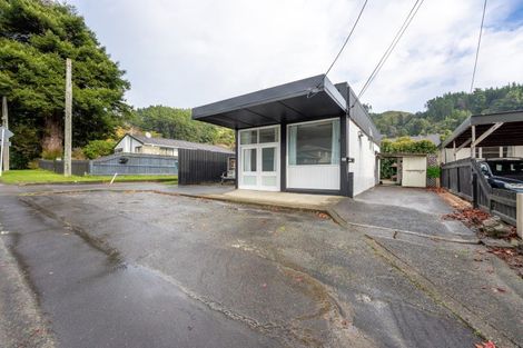 Photo of property in 68 Pinehaven Road, Pinehaven, Upper Hutt, 5019