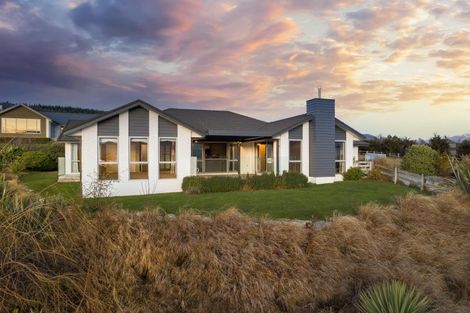 Photo of property in 16 Forest Heights, Wanaka, 9305