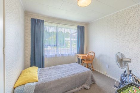 Photo of property in 1 Latham Stubbs Crescent, Waipawa, 4210