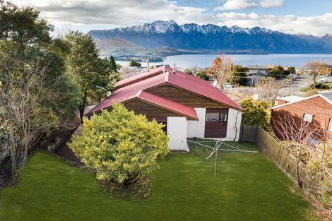 Photo of property in 8 Avalon Crescent, Fernhill, Queenstown, 9300