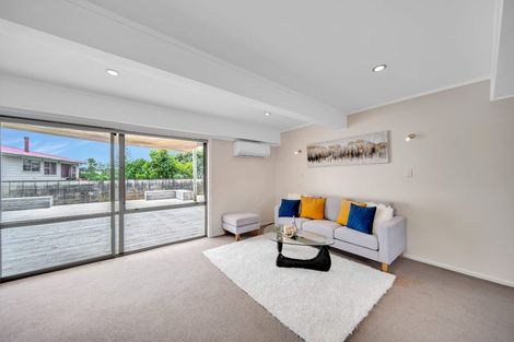 Photo of property in 12 Ronald Place, Manurewa, Auckland, 2102