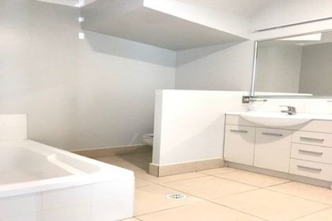 Photo of property in 11m Clearwater Cove, West Harbour, Auckland, 0618