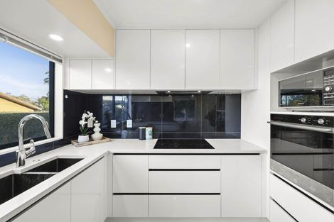 Photo of property in 2/20 Beach Road, Mellons Bay, Auckland, 2014