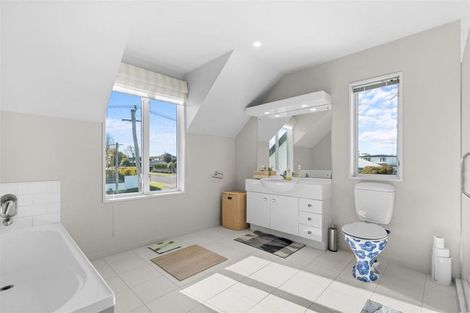 Photo of property in 76 Wai-iti Terrace, Bryndwr, Christchurch, 8052