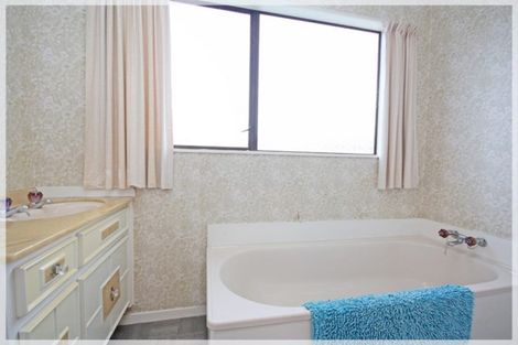 Photo of property in 13 Signal Street, Foxton Beach, Foxton, 4815