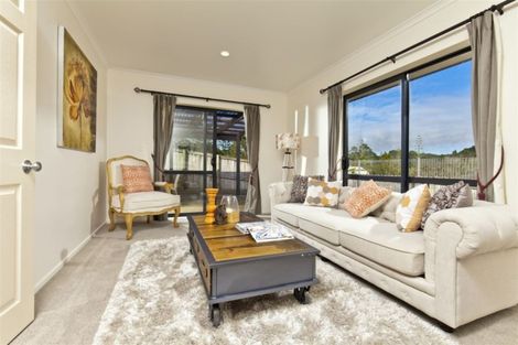 Photo of property in 56 View Ridge Drive, Ranui, Auckland, 0612