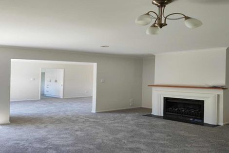 Photo of property in 15 Vanderbilt Parade, Albany, Auckland, 0632