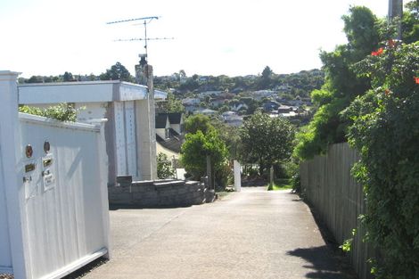 Photo of property in 2/620 Beach Road, Browns Bay, Auckland, 0630