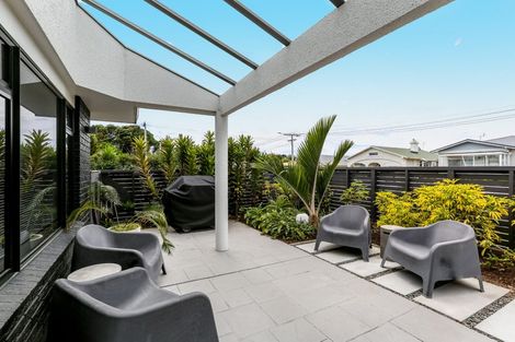 Photo of property in 24 Sackville Street, Fitzroy, New Plymouth, 4312