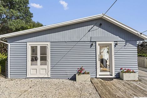 Photo of property in 150 Waiheke Road, Waiheke Island, 1971