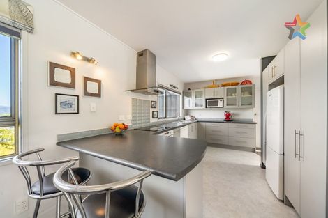 Photo of property in 2 Stanhope Grove, Korokoro, Lower Hutt, 5012