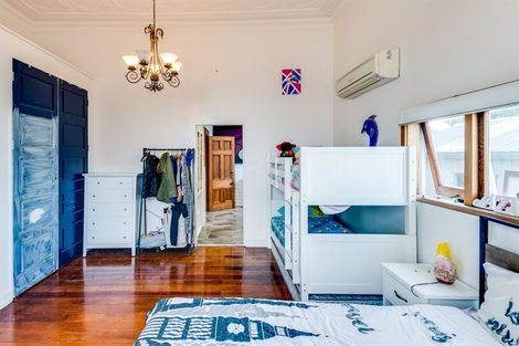 Photo of property in 200 Grove Road, Mayfair, Hastings, 4122