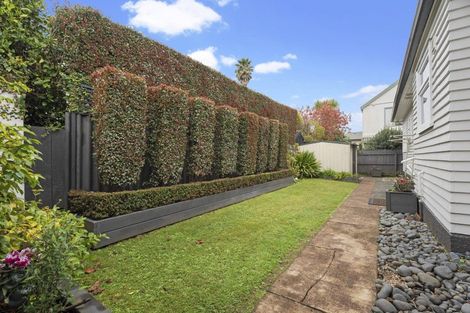 Photo of property in 10 Kingsway, Three Kings, Auckland, 1024