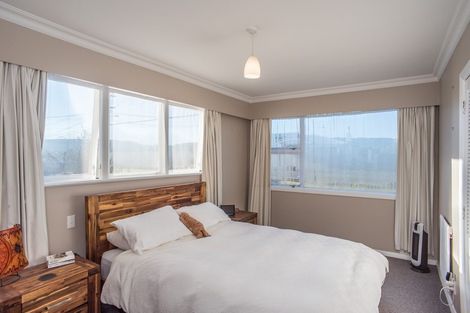 Photo of property in 17 Gray Avenue, Paraparaumu Beach, Paraparaumu, 5032