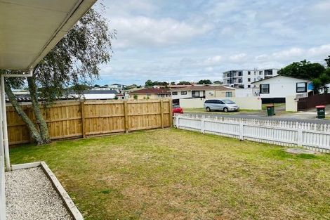 Photo of property in 21 Kemble Close, Mangere, Auckland, 2022