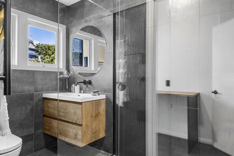 Photo of property in 1/16 Rangitoto Terrace, Milford, Auckland, 0620