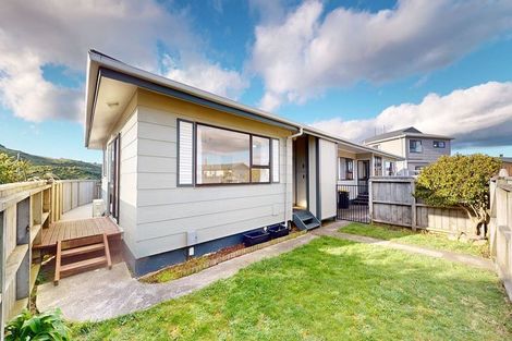 Photo of property in 41a Sunhaven Drive, Newlands, Wellington, 6037