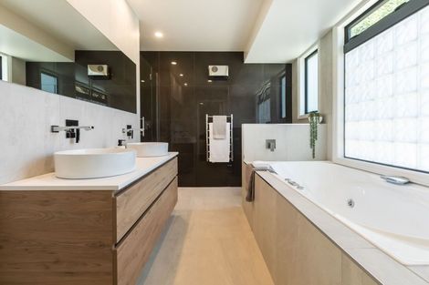 Photo of property in 16 Makora Street, Fendalton, Christchurch, 8041