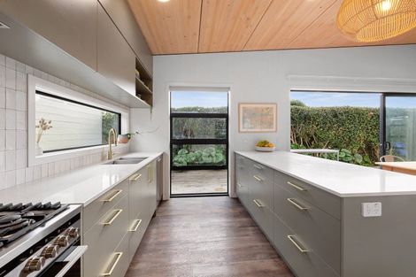 Photo of property in 318 Mangorei Road, Merrilands, New Plymouth, 4312