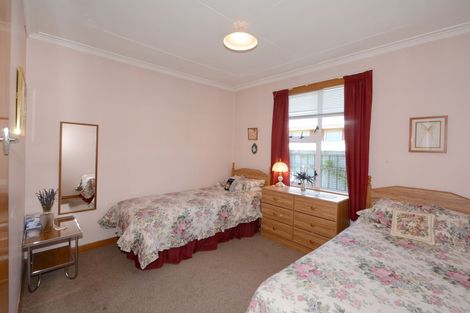 Photo of property in 141 Macandrew Road, South Dunedin, Dunedin, 9012