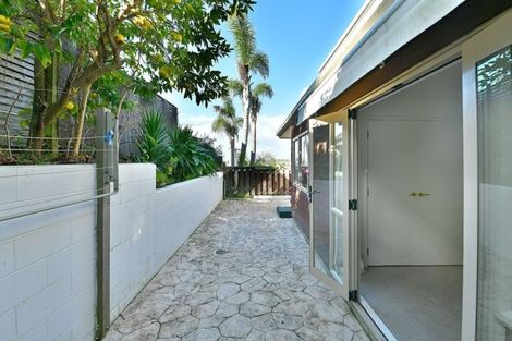 Photo of property in 2/23 Commodore Parry Road, Castor Bay, Auckland, 0620