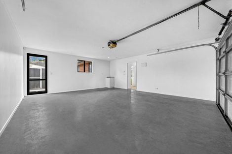 Photo of property in 31 Misty Valley Drive, Henderson, Auckland, 0612