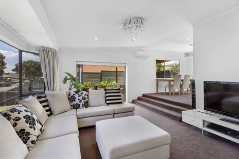 Photo of property in 70 Golfland Drive, Golflands, Auckland, 2013