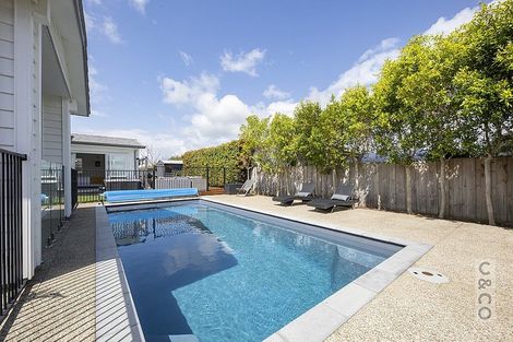 Photo of property in 14 Floyd Road, Riverhead, 0820