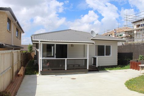 Photo of property in 2 Bill Phillip Place, Clendon Park, Auckland, 2103