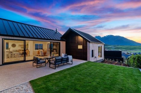 Photo of property in 19 Falconer Rise, Jacks Point, Queenstown, 9371