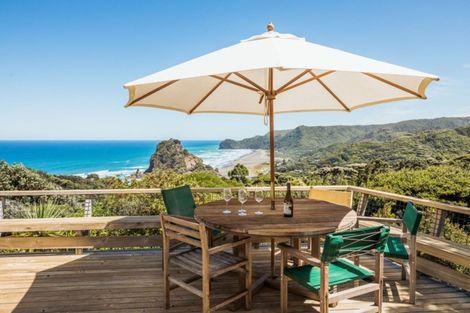 Photo of property in 70 Rayner Road, Piha, 0772