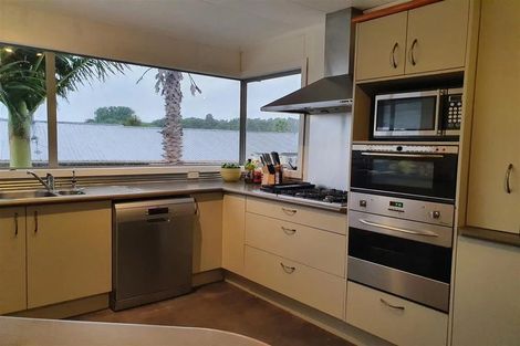 Photo of property in 12 Russell Drive, Oakura, 4314