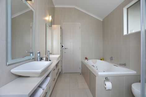 Photo of property in 29 Ngahere Park Road, Turitea, Palmerston North, 4472