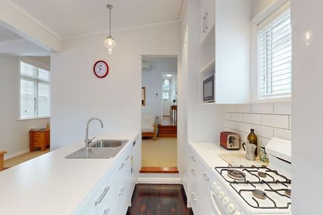 Photo of property in 9 Herald Terrace, Berhampore, Wellington, 6023