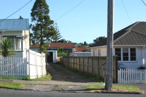 Photo of property in 2/5 Islington Avenue, New Lynn, Auckland, 0600