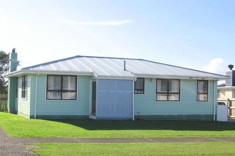 Photo of property in 22 Whanga Crescent, Titahi Bay, Porirua, 5022