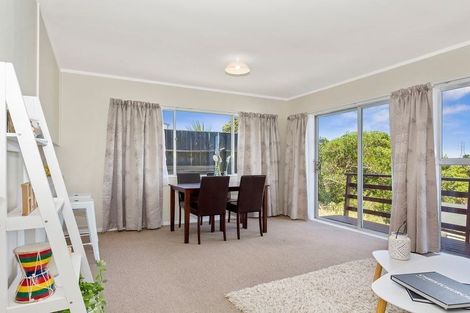 Photo of property in 9 Chetwode Grove, Newlands, Wellington, 6037