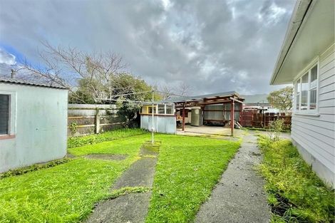 Photo of property in 16 Moeraki Road, Maoribank, Upper Hutt, 5018